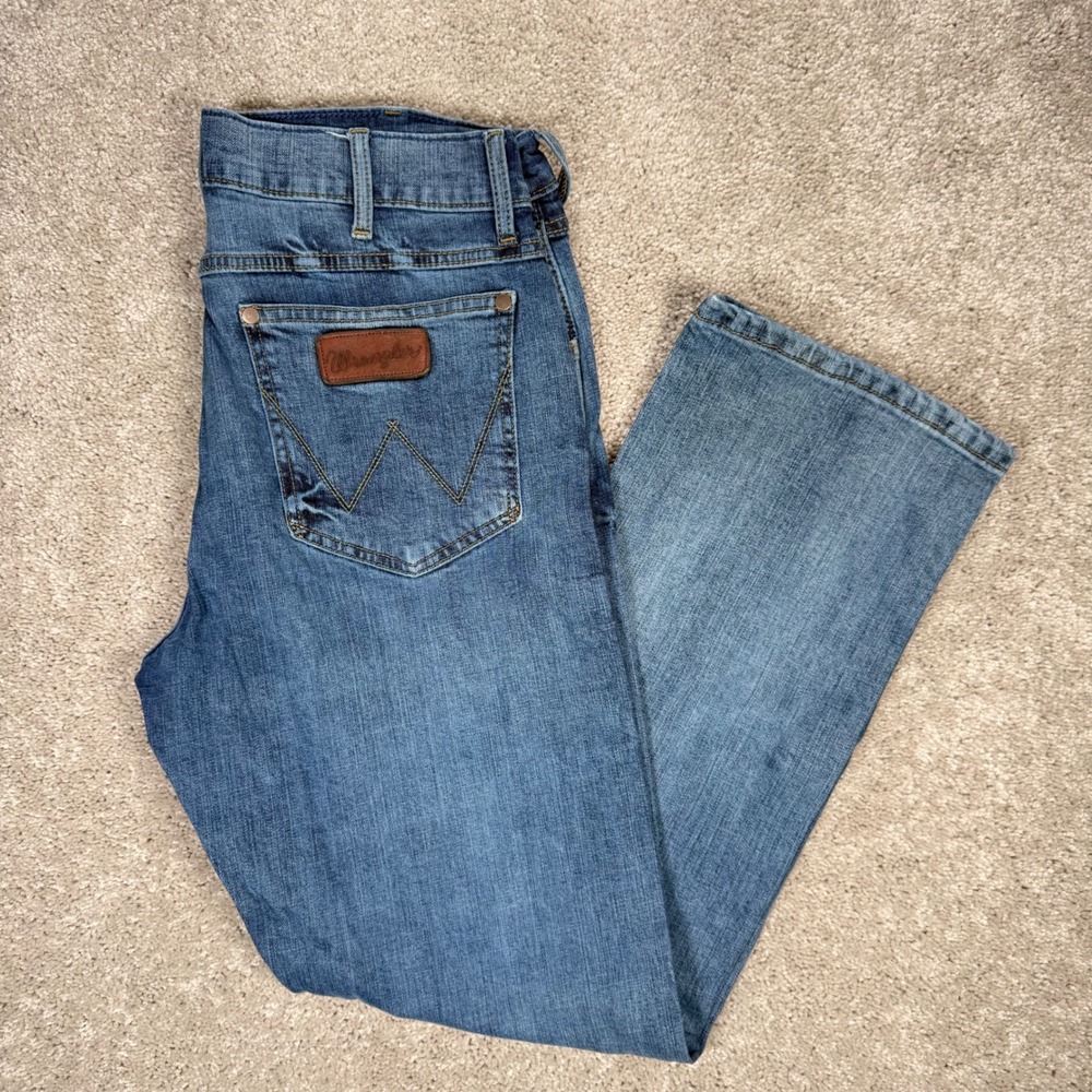 Wrangler Retro Slim Boot Men's 32x29 Medium Wash Denim Jeans Cowboy Rodeo